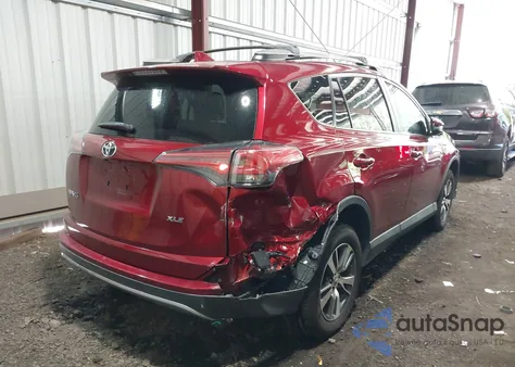 2018 Toyota Rav4 Xle z USA, uszkodzony, nr VIN 2T3WFREV7JW511624